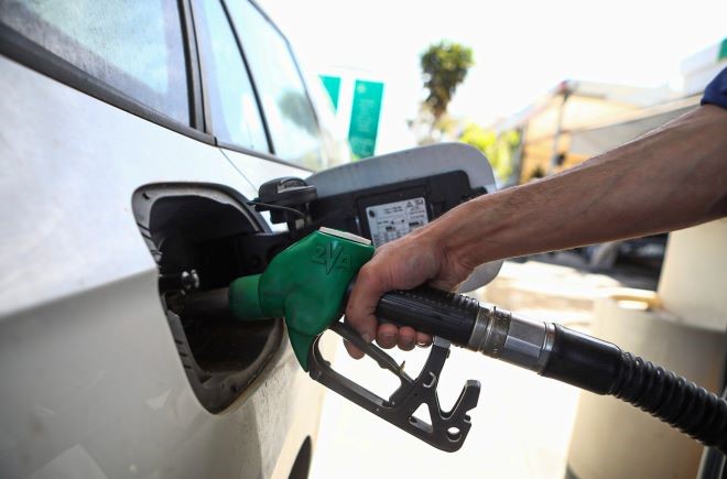 SOS βενζινοπωλών για την τιμή των καυσίμων: “Βάλτε επιδότηση στην αντλία”