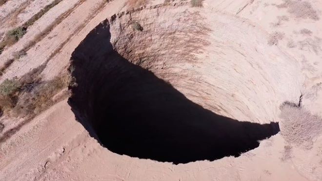 Χιλή: Γιγάντια καταβόθρα βάθους 200 μέτρων άνοιξε ξαφνικά σε ορυχείο χαλκού