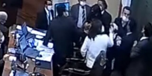 Απίστευτο βίντεο στη Χιλή: Ακροδεξιός βουλευτής χτύπησε τον αντιπρόεδρο της Βουλής