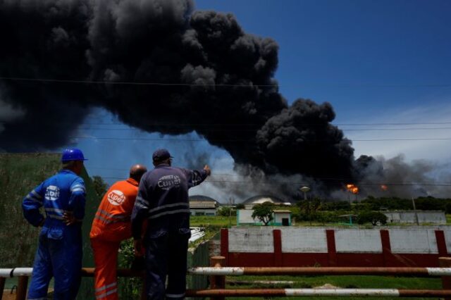 Κούβα: Τουλάχιστον ένας νεκρός από τη μεγάλη φωτιά σε πετρελαϊκές εγκαταστάσεις