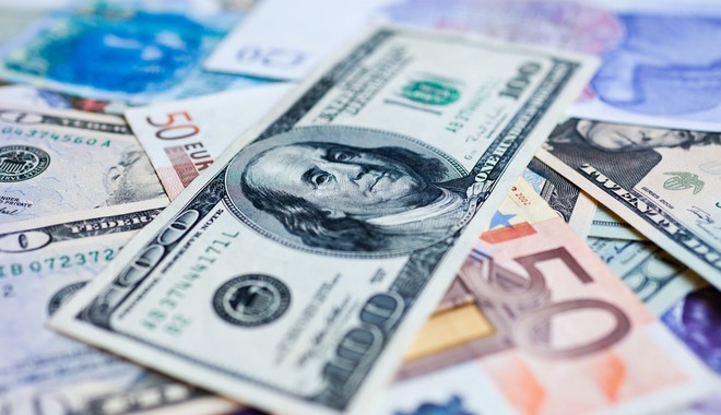 Υψηλό 20ετίας για το δολάριο – Νέες πιέσεις στο Ευρώ