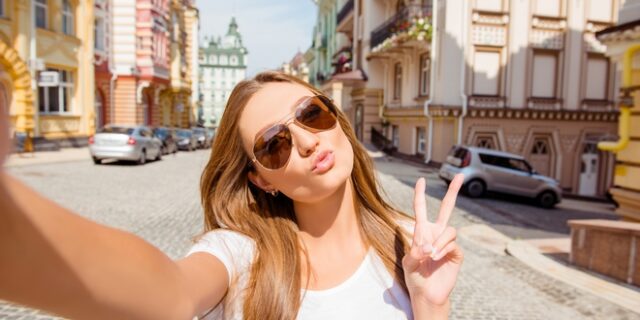 Αυτές είναι οι πόζες που πρέπει να σταματήσετε όταν βγάζετε φωτογραφίες