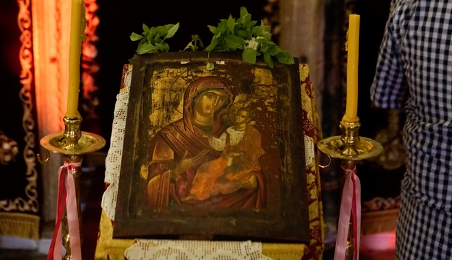 Εορτολόγιο: Κοίμηση της Θεοτόκου – Ποιοι γιορτάζουν τη Δευτέρα 15 Αυγούστου