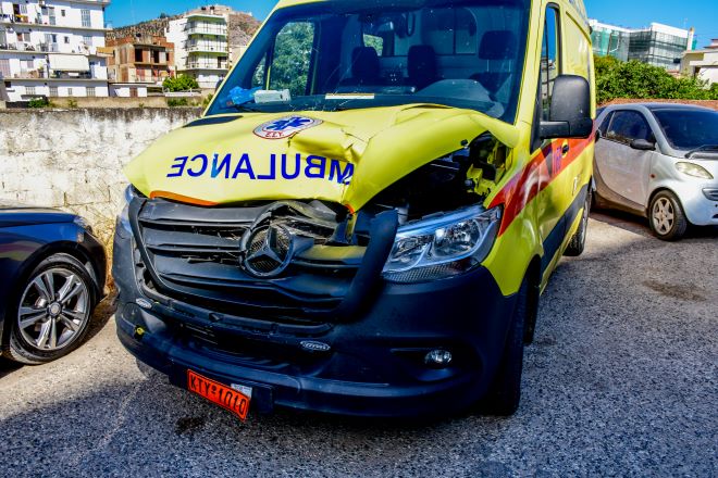 Άργος: Ασθενοφόρο που μετέφερε ασθενή παρέσυρε και σκότωσε ηλικιωμένη