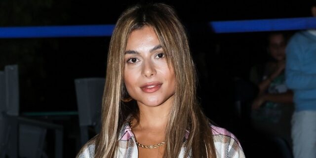 Ελευθερία Ελευθερίου: Οι “ακροβατικές” πόζες με μπικίνι σε σκάφος