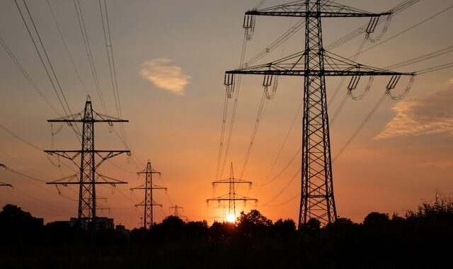 Ηλεκτρικό ρεύμα: Την Τρίτη οι ανακοινώσεις για τις επιδοτήσεις στην ενέργεια για τον Σεπτέμβριο