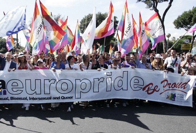 Σερβία: Ο Βούτσιτς θέλει να ακυρώσει το EuroPride – Στην “αντεπίθεση” οι διοργανωτές