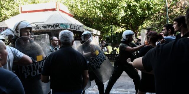 Ένταση στην Πλατεία Εξαρχείων μετά από πορεία ενάντια στην κατασκευή της στάσης ΜΕΤΡΟ