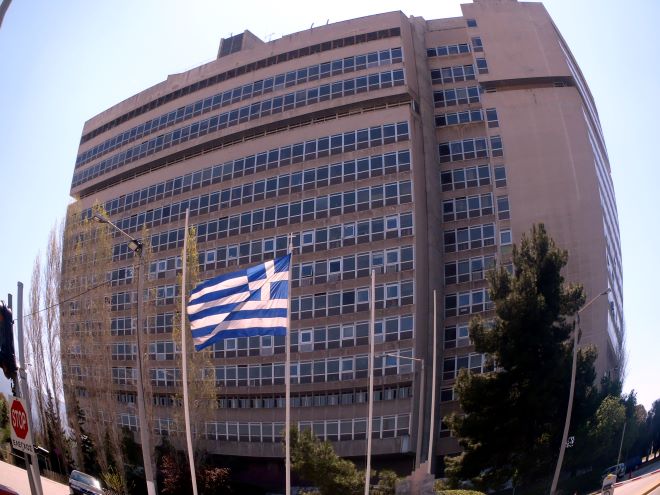 Παρακολουθήσεις: ΣΥΡΙΖΑ- ΠΑΣΟΚ “βομβαρδίζουν” με ερωτήματα, η κυβέρνηση δεν απαντά