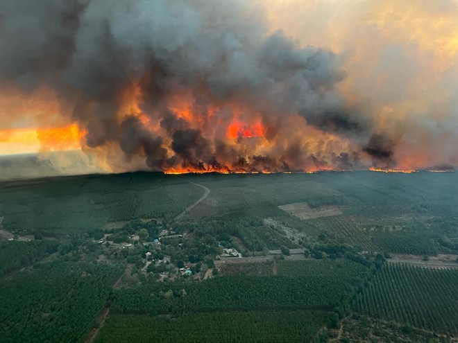 Γαλλία: Στο έλεος του καύσωνα και των πυρκαγιών – Συγκλονιστικές εικόνες