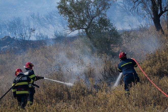 Νέα φωτιά στην Σαμοθράκη – Σε εξέλιξη στο Δομοκό, καλύτερη η εικόνα στην Αχαΐα