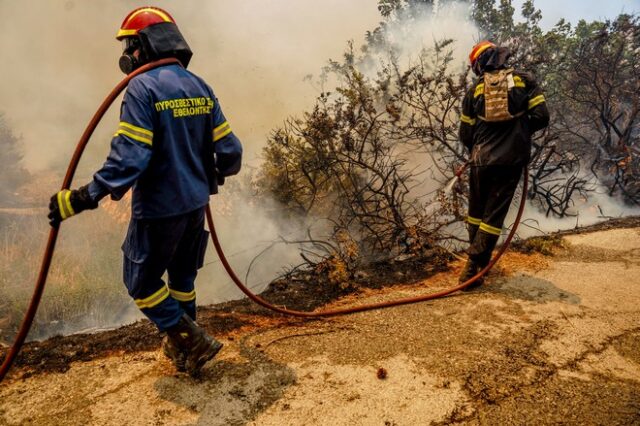 Σε ύφεση η φωτιά στην Κέρκυρα – Υψηλός ο κίνδυνος πυρκαγιών και αύριο