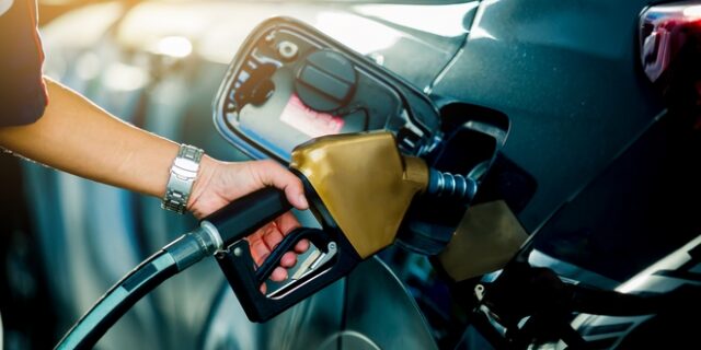 Fuel Pass 2: Πώς η επιδότηση καλύπτει “τρύπες” του οικογενειακού προϋπολογισμού