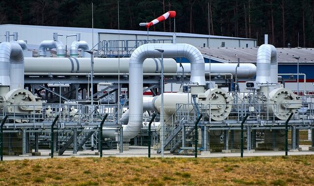Κομισιόν: Αποσύνδεση της τιμής αερίου και ρεύματος στα μέτρα που εξετάζονται