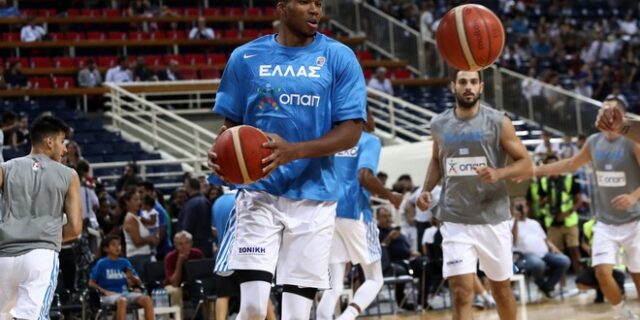 Ελλάδα – Ισπανία: Αποθέωση για Αντετοκούνμπο στο ΟΑΚΑ