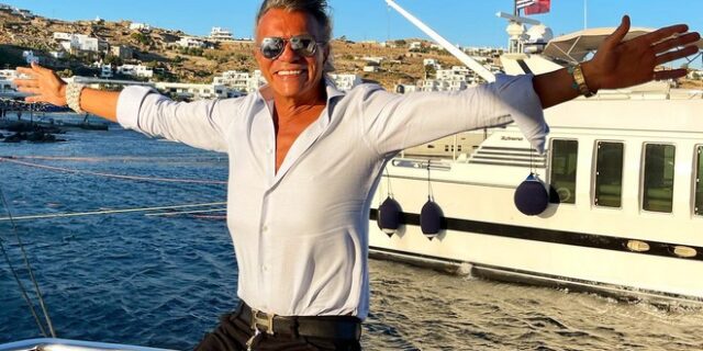 Ηλίας Ψινάκης: “Το πλωτό γηροκομείο πήγε Ιόνιο” – Η φωτογραφία από τις διακοπές του