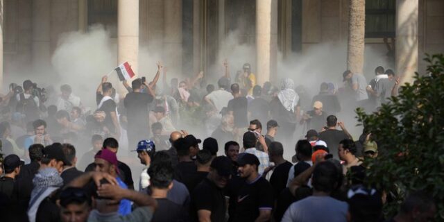Χάος στη Βαγδάτη: Δώδεκα νεκροί από συγκρούσεις για τον Μοκτάντα Σαντρ – Απαγορεύτηκε η κυκλοφορία