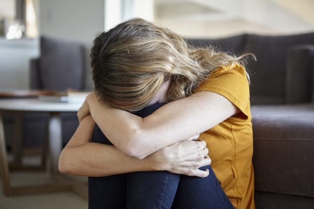 Μάστιγα η ενδοοικογενειακή βία στην Ελλάδα – 5.140 καταγγελίες σε 8 μήνες