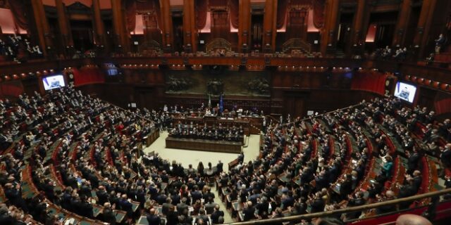 Ιταλία: Σκληρή μάχη κεντροαριστεράς – άκρας δεξιάς σύμφωνα με δημοσκόπηση