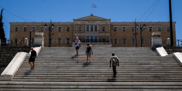 Καιρός: Σταδιακή βελτίωση από τη Δευτέρα