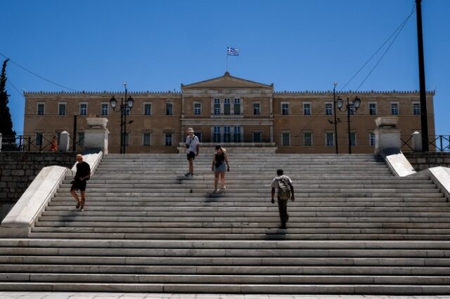 Καιρός: Σταδιακή βελτίωση από τη Δευτέρα