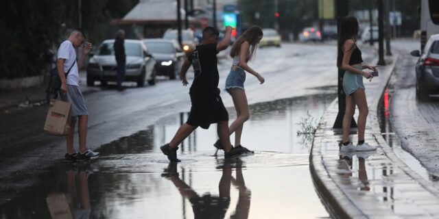 Καιρός: Έντονη αστάθεια το επόμενο τριήμερο – Βροχές, κεραυνοί και χαλαζοπτώσεις