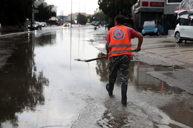 Καιρός: Σφοδρές καταιγίδες πλήττουν την Αττική – Διακοπές ρεύματος στα Ν. Προάστια