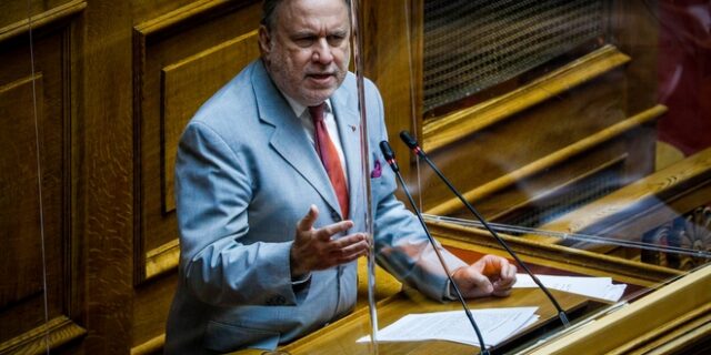 Κατρούγκαλος: Γυρίζουμε στην εποχή που ο Κωνσταντίνος Καραμανλής αναρωτιόταν “ποιος κυβερνά αυτήν τη χώρα”