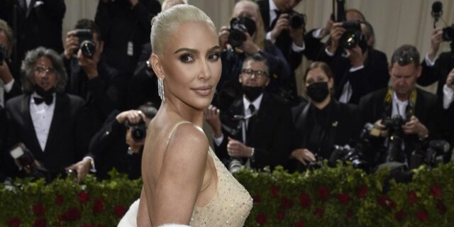 Kim Kardashian: Μιμείται ξανά την Marilyn Monroe και διχάζει τους θαυμαστές της