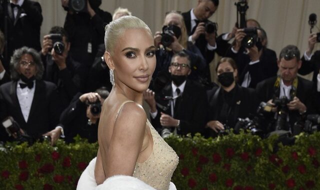 Kim Kardashian: Μιμείται ξανά την Marilyn Monroe και διχάζει τους θαυμαστές της
