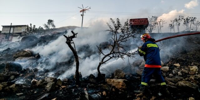 Σε ύφεση η φωτιά στον Άνω Κορυδαλλό
