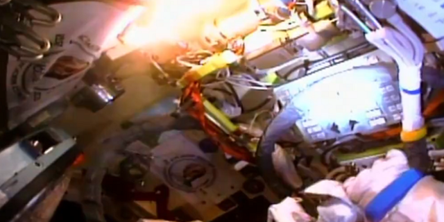 Κοσμοναύτης διέκοψε διαστημικό περίπατο λόγω προβλήματος στον εξοπλισμό της στολής του