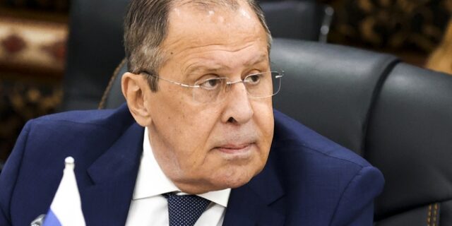 Λαβρόφ: Η Ουάσινγκτον θέλει να εκνευρίσει το Πεκίνο