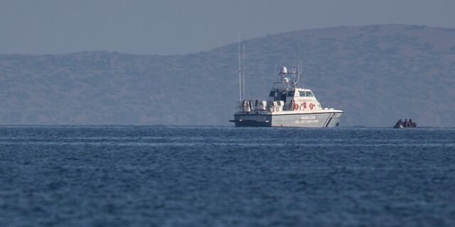 Στο λιμάνι της Καλαμάτας οι 69 μετανάστες που περισυνελέγησαν στη Ζάκυνθο