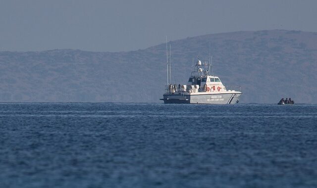 Στο λιμάνι της Καλαμάτας οι 69 μετανάστες που περισυνελέγησαν στη Ζάκυνθο