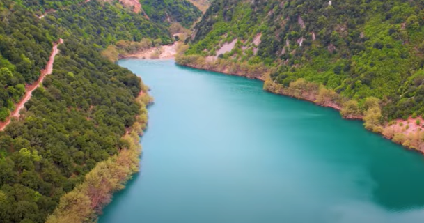 Στεφανιάδα: Όταν μία κατολίσθηση δημιούργησε τη νεότερη φυσική λίμνη της Ελλάδας