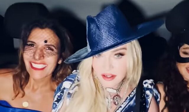 Madonna: Έγινε 64 και το γιορτάζει φιλώντας στο στόμα τις φίλες της