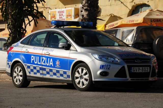 Συνελήφθη στην Μάλτα ο 36χρονος που είχε κάψει θεία και ανιψιό μέσα στο σπίτι τους στην Αίγινα