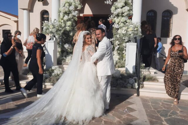 Μαυρίκιος Μαυρικίου – Ιλάειρα Ζήση: Καρέ καρέ ο υπέρλαμπρος γάμος τους στην Κύπρο