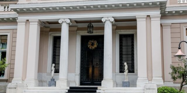 Υποκλοπές: “Ναι” σε εξεταστική, αλλά με “κλειστές πόρτες”, λέει η κυβέρνηση