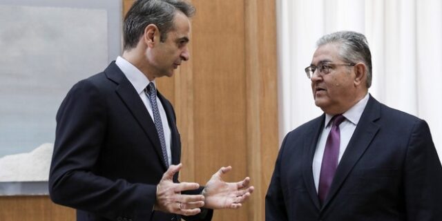 Υποκλοπές: Απομονωμένη η κυβέρνηση – Το ΚΚΕ βλέπει προσπάθεια να “πάει η μπάλα στην εξέδρα”