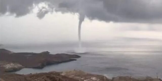 Απίστευτες εικόνες: Υδροστρόβιλος στη Μύκονο