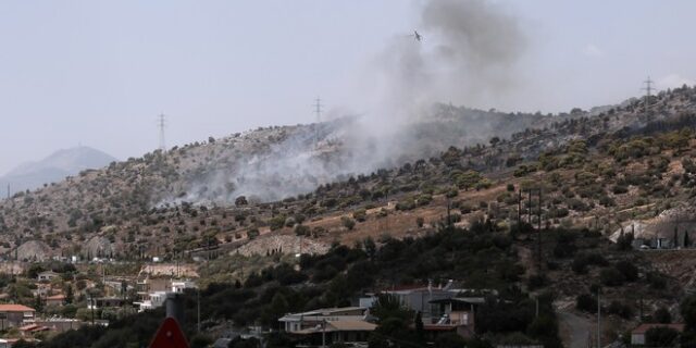 Καλύτερη η εικόνα της φωτιάς στη Νέα Πέραμο