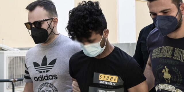 Γυναικοκτονία στο Περιστέρι: Προφυλακιστέος ο 20χρονος – “Μου ζήτησε να γίνω χριστιανός και μαλώσαμε”
