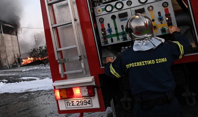 Κηφισιά: Αυτοκίνητο τυλίχθηκε στις φλόγες