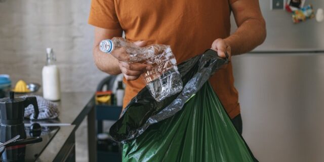 WWF: Απογοητευτική η εφαρμογή του νόμου για τα πλαστικά μιας χρήσης