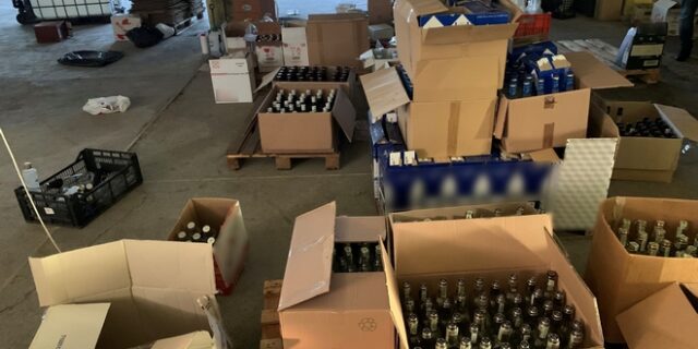 ΣΔΟΕ: Εξαρθρώθηκε κύκλωμα που διακινούσε νοθευμένα ποτά στην Αττική