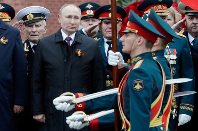 Ο Πούτιν αυξάνει τον στρατό της χώρας του κατά 140.000 ενόπλους – Πόσοι έχουν σκοτωθεί στην Ουκρανία