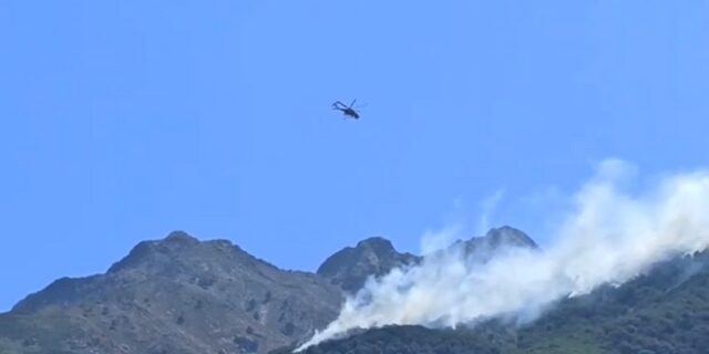 Φωτιά στη Σαμοθράκη: Σχεδόν 300 εθελοντές στη μάχη της κατάσβεσης