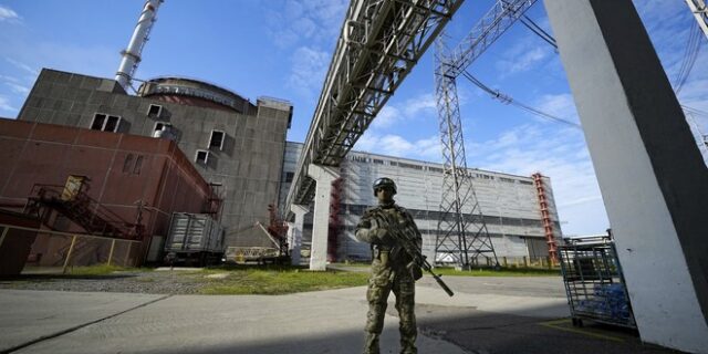 Ουκρανία: Αγωνία για τον σταθμό της Ζαπορίζια – “Υπάρχει κίνδυνος πυρηνικής καταστροφής”